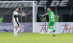 Versus / Olimpia: Con la baja de Olveira, estos son los arqueros que lucharán por la titularidad