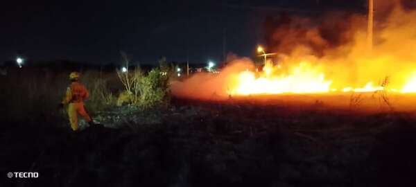 Bomberos alertan sobre el grave peligro de las quemas durante la temporada alta de incendios - Nacionales - ABC Color
