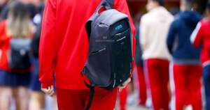 La Nación / Mochilas pesadas pueden afectar músculos y articulaciones de la columna de estudiantes, recuerdan