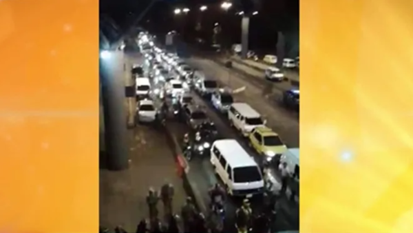 Paseros cierran Puente de la Amistad