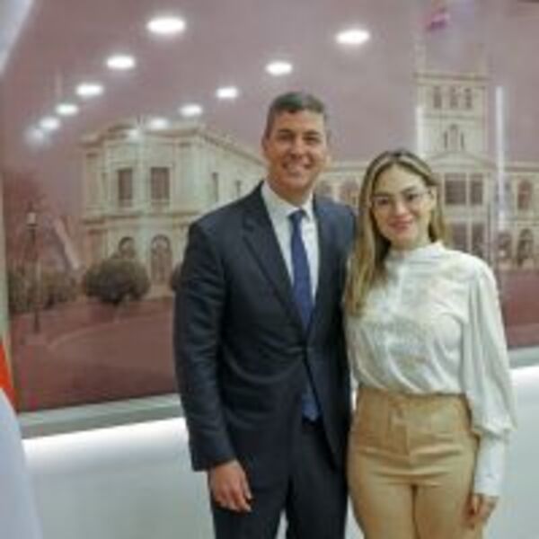 Presidente designó a Salma Agüero como ministra de la Juventud :: Presidencia de la República del Paraguay
