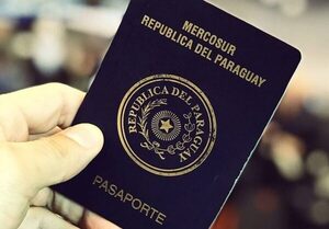Denuncian cobros excesivos de pasaportes