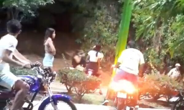 (VIDEOS)Tatachos causaron destrozos en la ciclovía de Itá