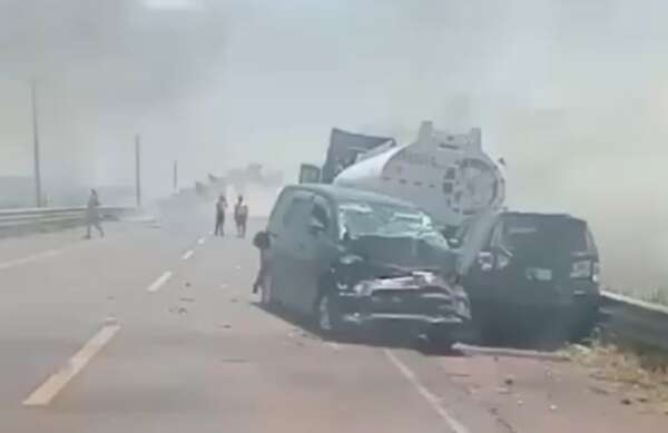 Video: quema de pastizales genera triple choque en Arroyos y Esteros - Nacionales - ABC Color