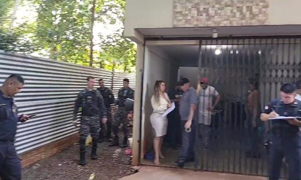 Allanan vivienda presuntamente vinculada a asaltantes