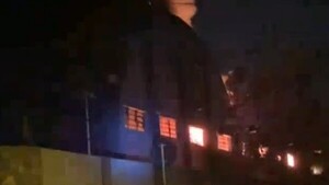 Voraz incendio consume depósitos de transportadora en Fernando de la Mora