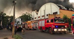 Diario HOY | Incendio de gran magnitud en depósito de transportadora