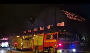 Reportan incendio de grandes proporciones en Fernando de la Mora - 1000 Noticias