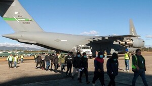 La India recibe un vuelo con más de un centenar de deportados desde Estados Unidos