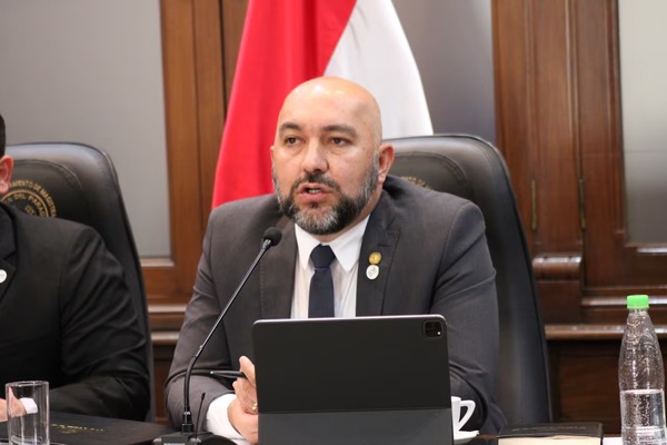 Arévalos pidió ayer permiso por tiempo indefinido en el JEM, "para aclarar todo" - ADN Digital