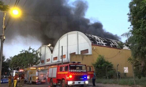 Incendio de gran magnitud de dos depósitos de la transportadora Guarany