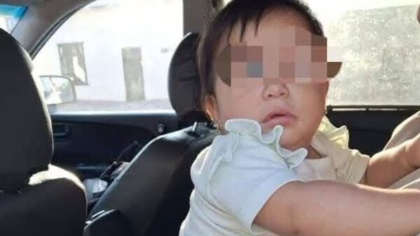 Beba fue encontrada gateando sola en medio de la ruta