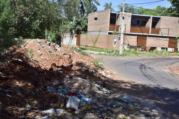Asunción en ruinas: mala gestión de Nenecho provoca pérdida patrimonial a vecinos de barrio Terminal - Nacionales - ABC Color