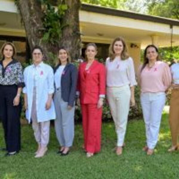 Primera Dama lanza campaña de lucha contra el Cáncer de Mamas :: Presidencia de la República del Paraguay