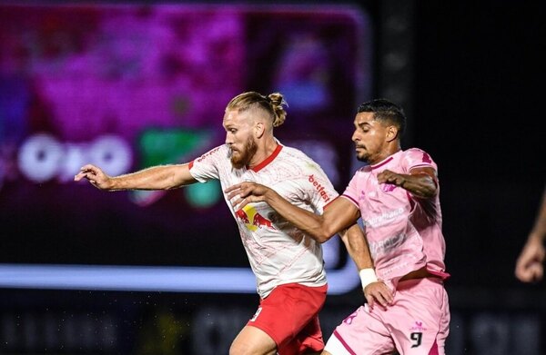 Versus / Isidro Pitta estrena cuenta goleadora en su nuevo equipo