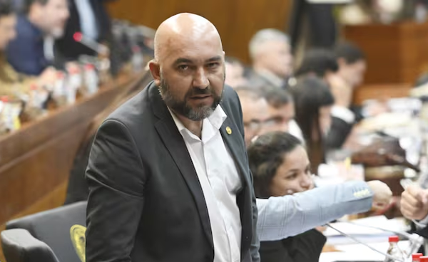 Se inicia colecta de firmas para la pérdida de investidura de Orlando Arévalo - Noticiero Paraguay