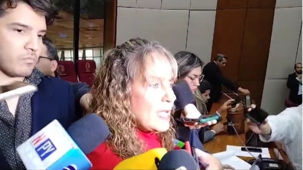 Presentan libelo acusatorio y aseguran que hay méritos para expulsar a Arévalo - 1000 Noticias