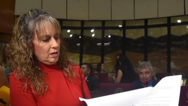 Diputada Vallejo lidera colecta de firmas para impulsar juicio político contra Arévalo - La Clave