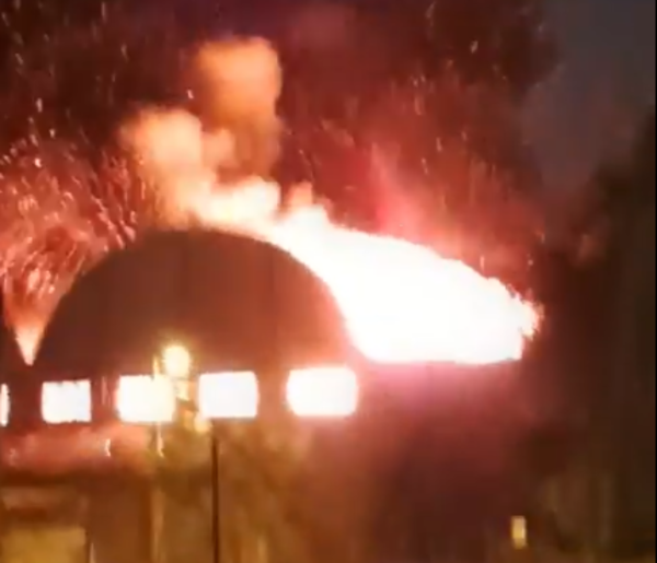 Incendio de gran magnitud arrasa depósitos en Fernando de la Mora