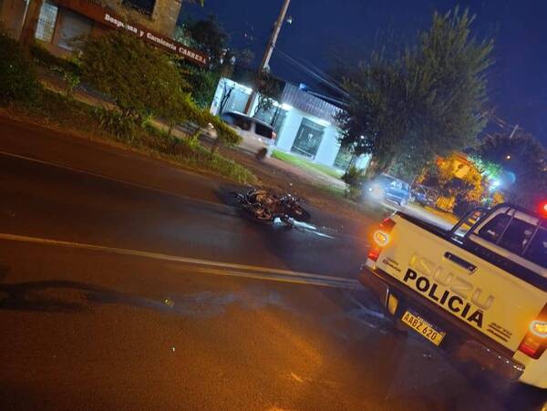 ¡Horror! Escapaba de la Policía, en su huída le arrancó el brazo a un prójimo y ¡lo llevó en su auto!