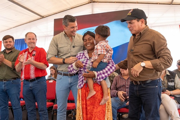Gobierno entrega viviendas, aportes y títulos de propiedad en el Chaco