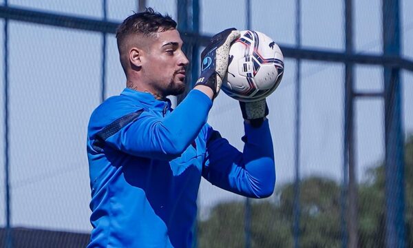 Jean Fernandes entrenó jey con arqueros de Cerro