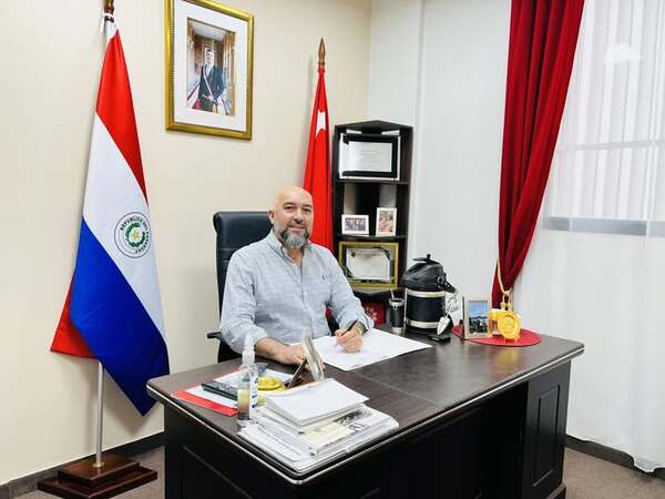 Piden destituci贸n de diputado Orlando Ar茅valo e investigan a fiscales tras chats sobre presunta corrupci贸n