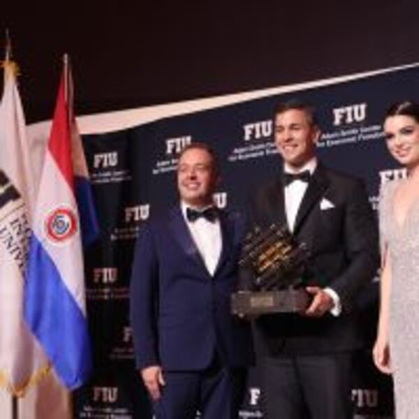 Presidente Peña recibe distinción “Campeones de la Libertad” :: Presidencia de la República del Paraguay