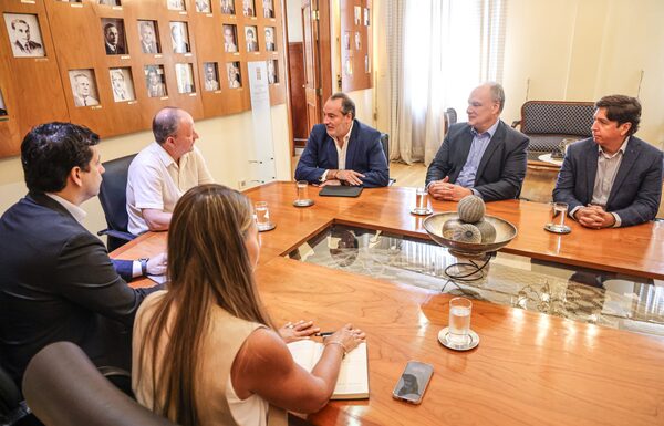 Empresa británica reafirma compromiso de instalar una fábrica de “fertilizantes verdes” en Paraguay