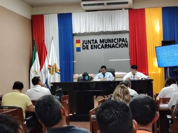 La Junta Municipal cede al chantaje de los transportistas y aumenta G. 1.000 en la tarifa del pasaje en Encarnación - Política - ABC Color