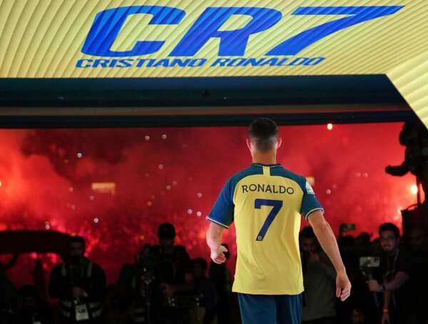 Versus / La estrella de Cristiano Ronaldo sigue brillando a los 40 en Arabia Saudita
