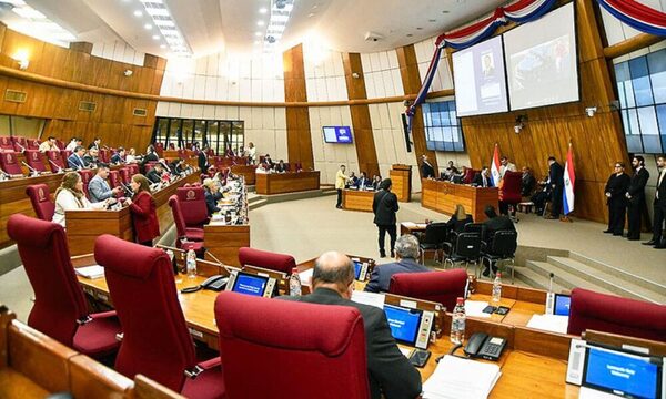 Presentan pedido de pérdida de investidura para Orlando Arévalo