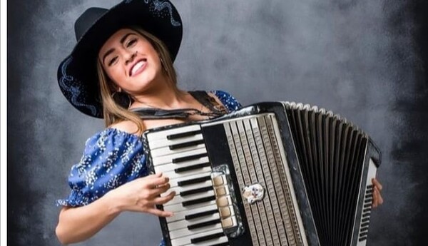 La ex Kchorrita está aguara con el éxito de su video de sertanejo y anuncia otra grabación