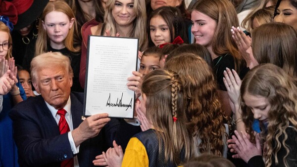 Trump firma una orden para prohibir a mujeres transgénero competir en deportes femeninos