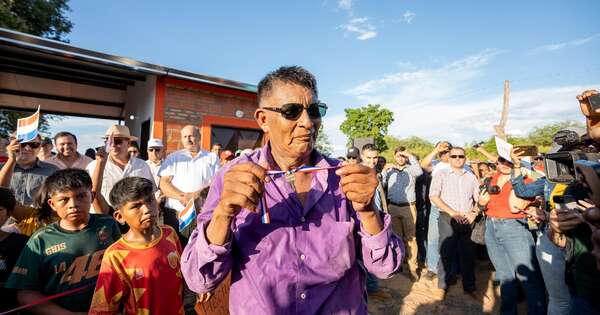 La Nación / Comunidades indígenas de Loma Plata piden al Gobierno más viviendas y más caminos