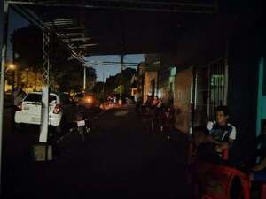 Barrio Obrero a oscuras: vecinos denuncian constantes cortes de energía - Nacionales - ABC Color