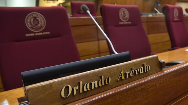 Cartismo protege a Orlando Arévalo y gana tiempo para enfriar críticas