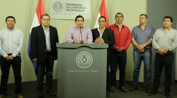 Diario HOY | Gobernadores dicen que Cartes solo jurará con votos colorados: "Está tranquilo"