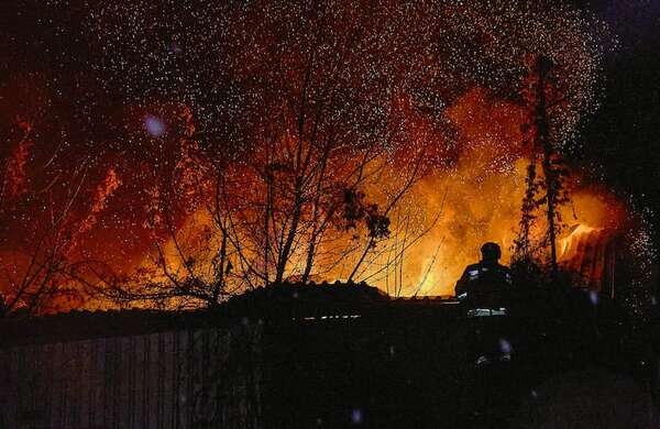 Ucrania denuncia chantaje por parte de Rusia tras incendio en central nuclear de Zaporiyia - Mundo - ABC Color