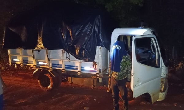 Caen cinco hombres con camión cargado de marihuana y armas largas en Carayao - OviedoPress