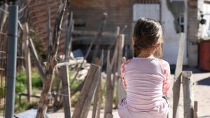 Niña de 3 años llega sin vida a hospital: Tiene rastros de violencia y sus padres quedan detenidos