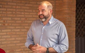 Berni admite chats con Lalo Gomes, pero niega compromisos