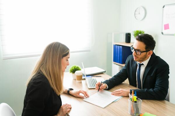 Historial del cliente, información crediticia y garantías, principales obstáculos para la concesión de créditos, según encuesta - MarketData