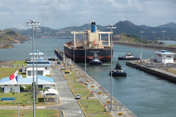 EE.UU. aseguró que sus buques no pagarán por cruzar el canal de Panamá - 1000 Noticias