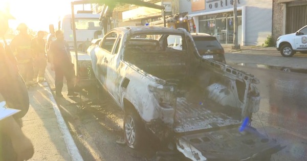 Vehículo se incendió sobre la avenida Eusebio Ayala - trece