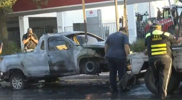 (Video) Okaipaite peteĩ camioneta en Avda. Eusebio Ayala y se armó caos en el tránsito