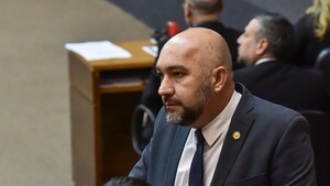 Se presenta libelo acusatorio contra Orlando Arévalo: Su expulsión depende del cartismo
