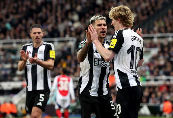 Newcastle vuelve a derrotar al Arsenal, para convertirse en finalista de la Copa de la Liga Inglesa - 1000 Noticias