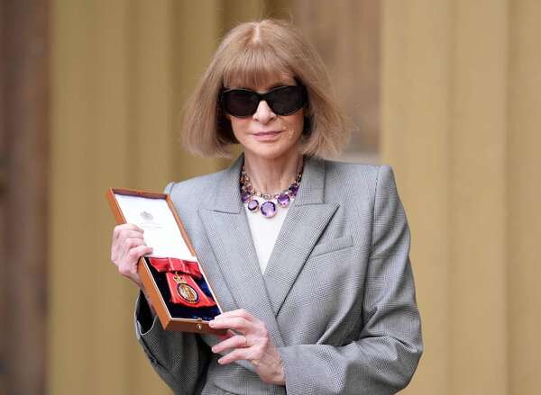 Anna Wintour fue condecorada por el rey Carlos III - Gente - ABC Color