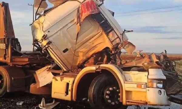 Terrible choque frontal entre camiones deja un fallecido en San Rafael del Paraná – Prensa 5
